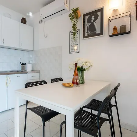 Angela & Marco's Neum