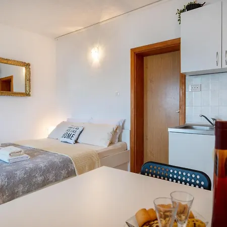 Angela & Marco's Apartman *