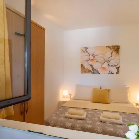 Angela & Marco's Neum