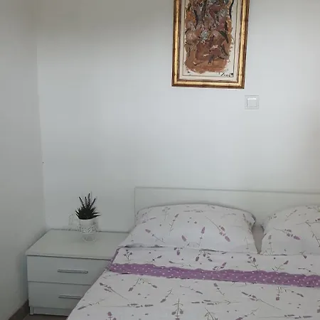 Angela & Marco's * Neum