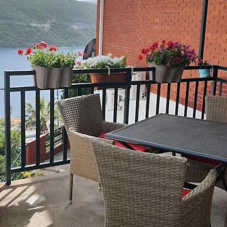 Angela & Marco's * Neum