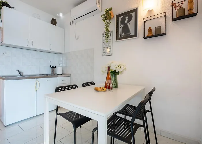 Angela & Marco's Neum