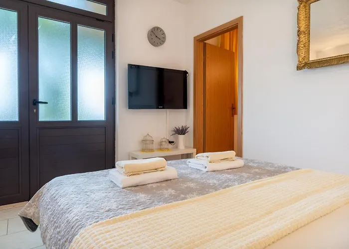 Angela & Marco's Neum