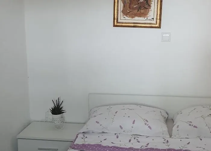 Angela & Marco's * Neum