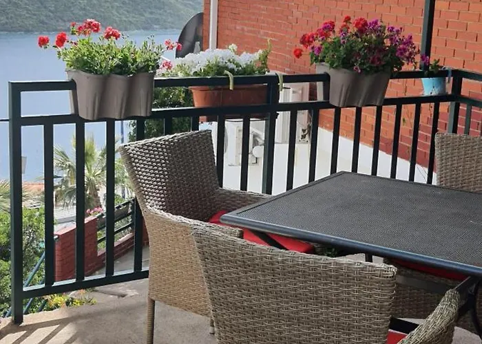 Angela & Marco's * Neum